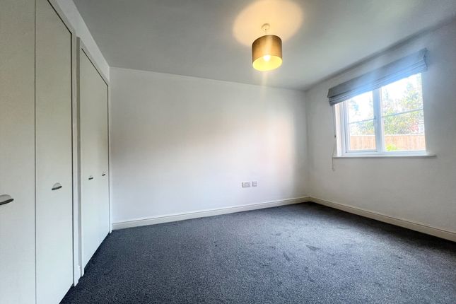 37, Middlefield Road, CHIPPENHAM photo 5