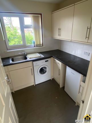 Flat to rent in Bonnington Close, Rugby, Warkwicshire
