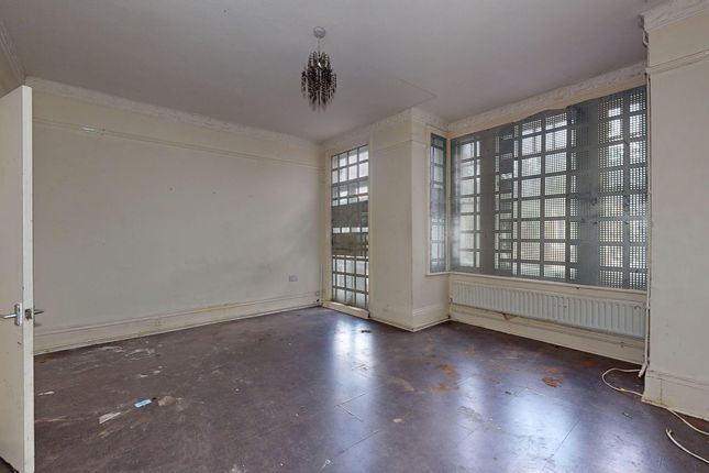 Flat B, 40 Atherfold Road, London photo 3