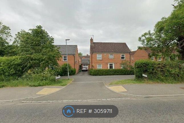 4-bed detached on Buckingham, £2,500/mo