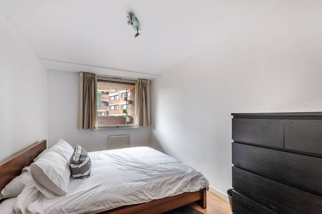 Flat for sale in Tachbrook Street, Victoria, London
