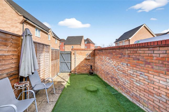 13, Rochester Way, Bedford photo 4