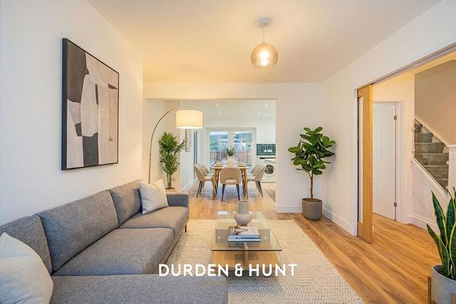7 Oakwood Hill, Loughton photo 3