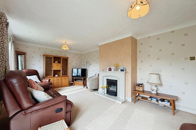 4, Britten Close, Hythe photo 5