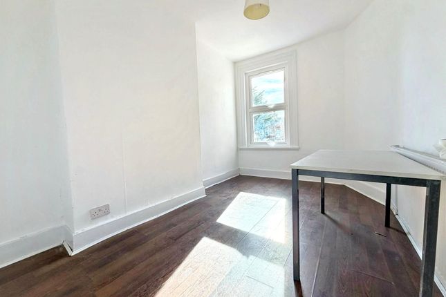 140 Westbury Avenue, London photo 3