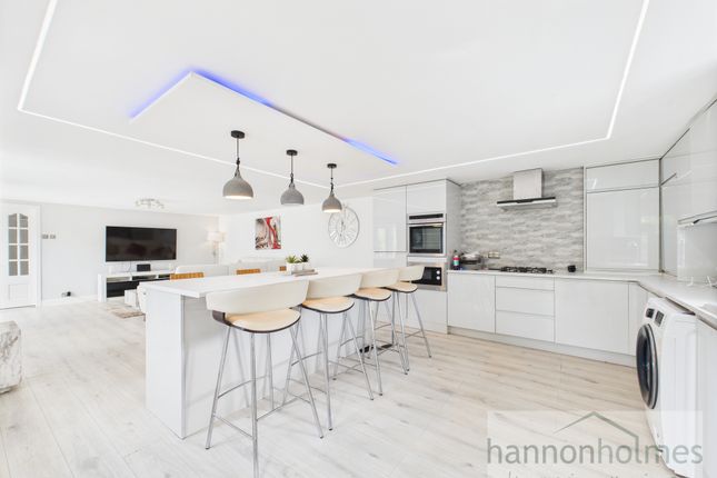 Cam05283G0-Pr0050-Still013