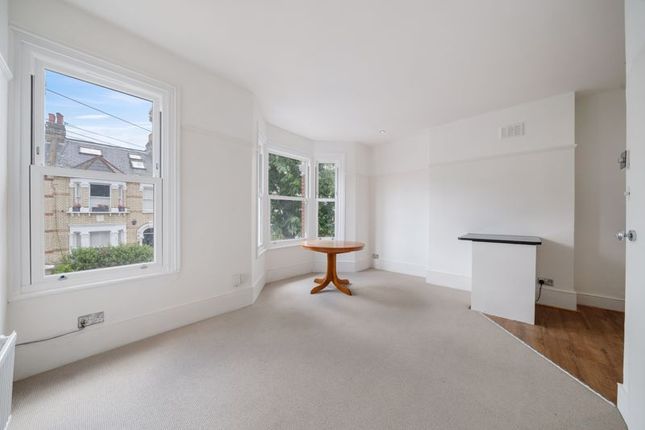 Thumbnail Flat to rent in Devereux Road, London