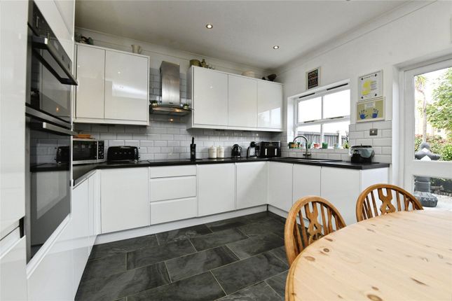 Victoria Road, Brentwood photo 3