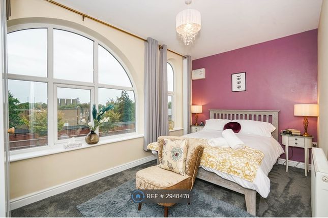 1-bed flat on Eccles Town Centre, Eccles, £1,599/mo