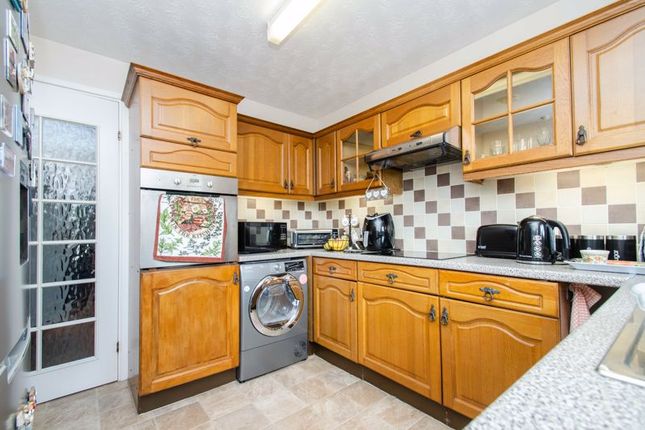 12, Maryvale Court, Lichfield photo 3