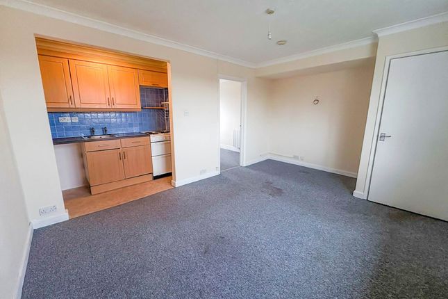 6, Bracklesham Court, Chichester photo 2