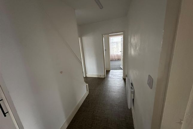 31, Wakefield Road, Stalybridge photo 5