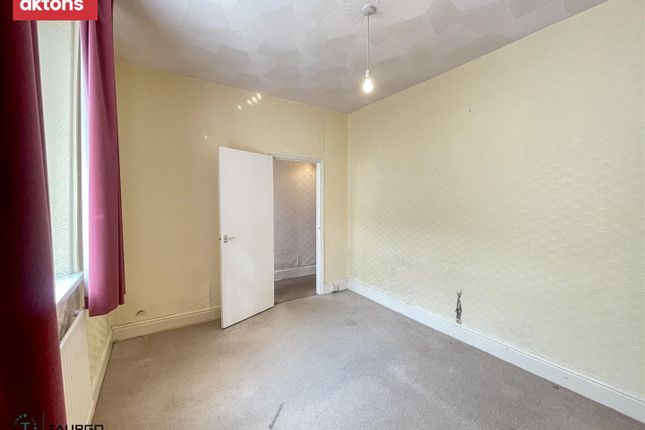 20, Thomas Street, Caerphilly photo 3