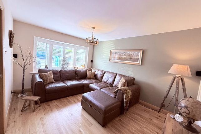 31, Chelford Close, Manchester photo 4