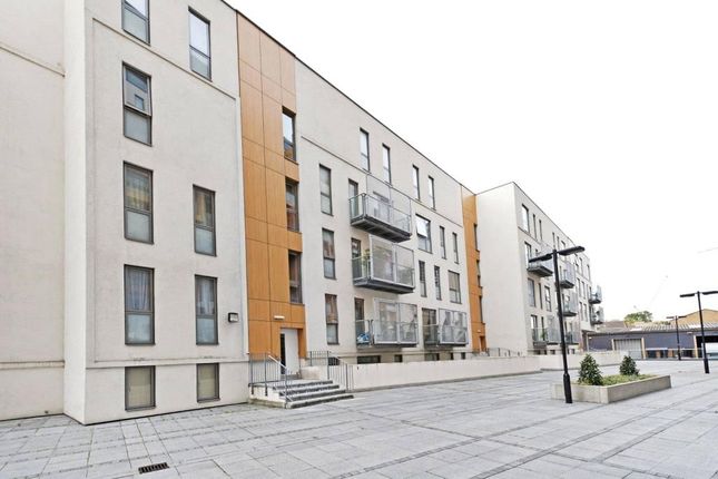 Flat to rent in Crampton Street, Elephant & Castle