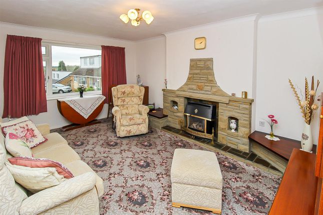 6, Cherry Tree Crescent, Wakefield photo 3