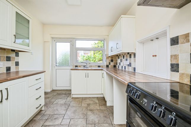 4, Chestnut Crescent, March photo 2