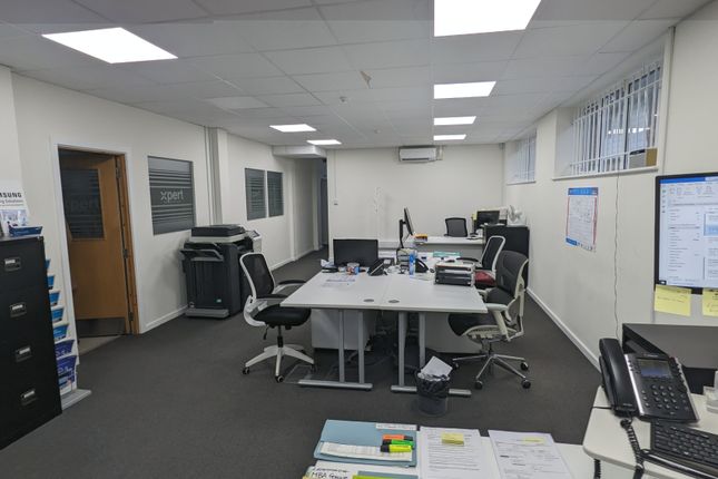 Office to let in Station Close, Potters Bar