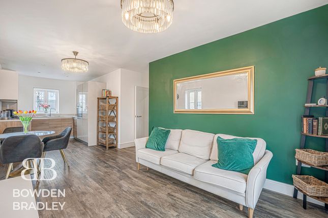 Flat 12, Camellia House, Chigwell photo 4