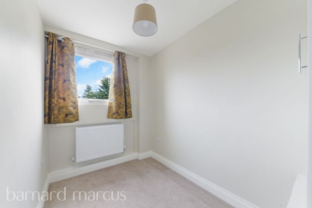 Flat to rent in Haslemere Avenue, Mitcham