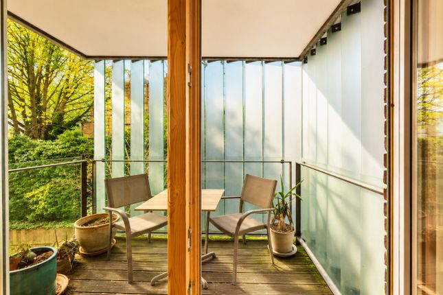 112, Wingate Square, London photo 4