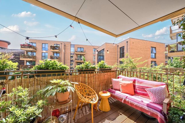 7, Hodgkin Court, 2, Dobson Walk, London photo 4