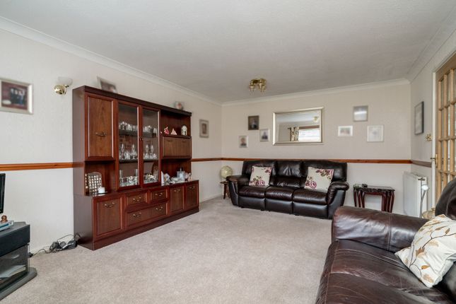 40, Dalum Grove, Loanhead photo 3