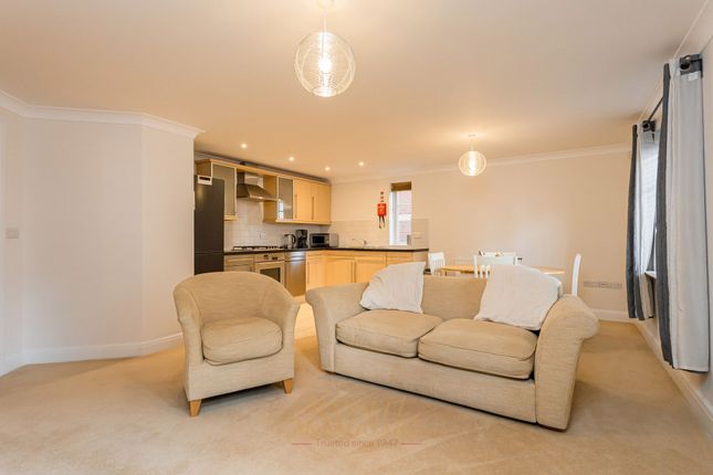 Flat 18 Lumley Road, The Quadrangle, Horley photo 3