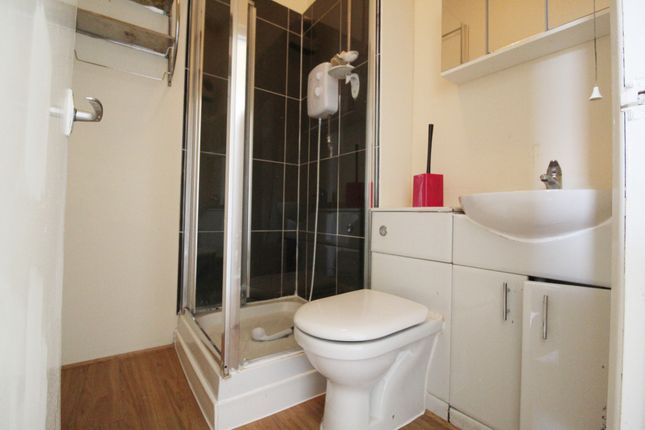 Flat B, 204 Tulse Hill, London photo 4