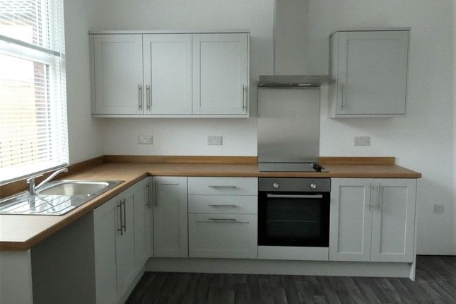 60 Moorcroft Drive, Bradford photo 2