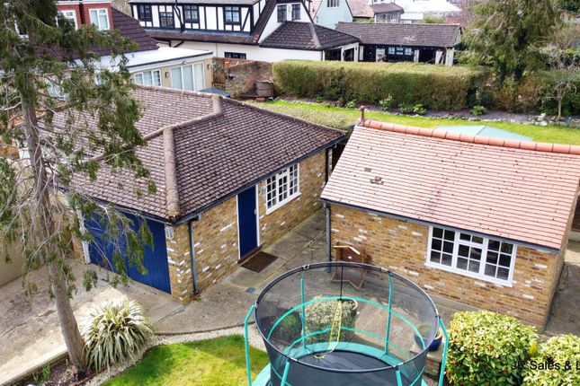 136, Theobalds Park Road, Enfield photo 3