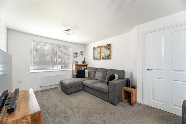13, Bradfield Avenue, Leeds photo 4