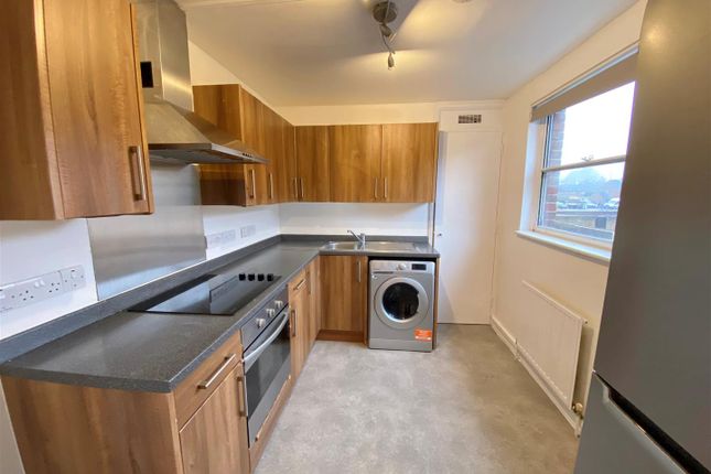 30, Chantry Court, Hatfield photo 3