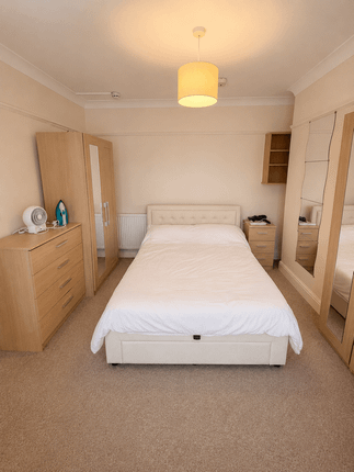 Flat 2, 65 Fountains Crescent, London photo 3