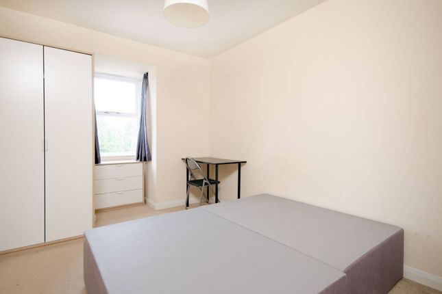 Flat to rent in Josephs Road, Guildford GU1, Guildford,
