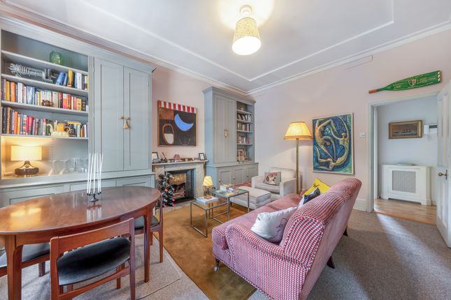 Third Floor Flat, St. George's Square, London photo 4