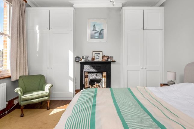 Flat for sale in Half Moon Lane, Herne Hill, London