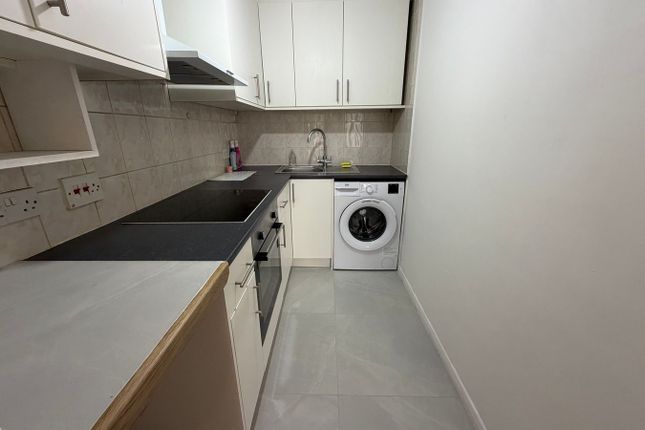 23, Barnes Avenue, Southall photo 5