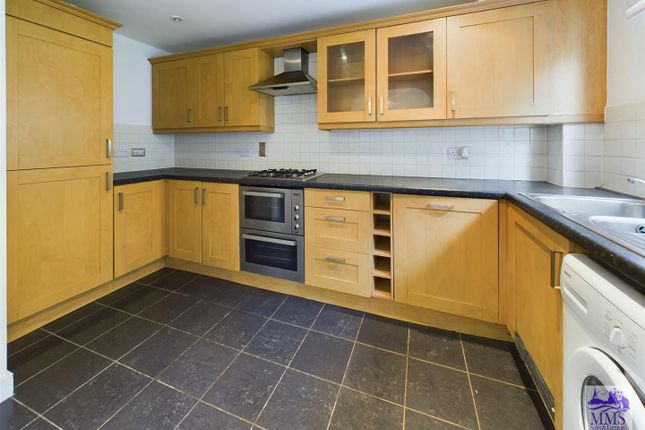 53, Reed Court, Greenhithe photo 2
