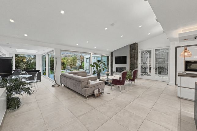 4 Old Hall Road, Salford photo 4