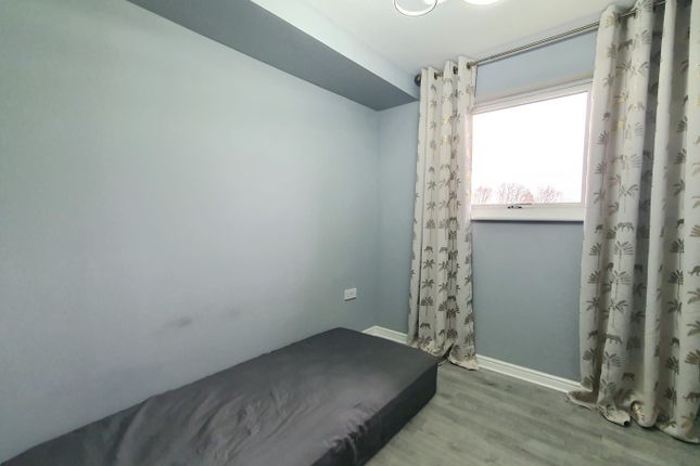 Flat for sale in West Cotton Close, Northampton, Northamptonshire