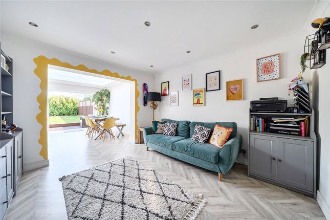 22, Hillview Road, Cheltenham photo 3