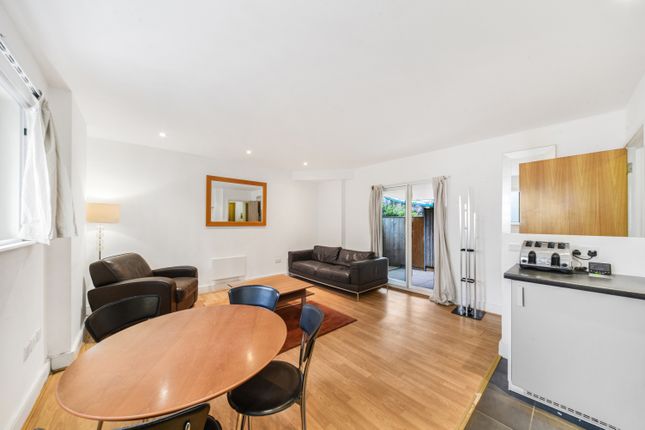 Flat to rent in Axis Court, Tempus Wharf, Shad Thames