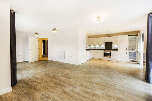 Flat to rent in Green Oak House, Ark Avenue, Borehamwood