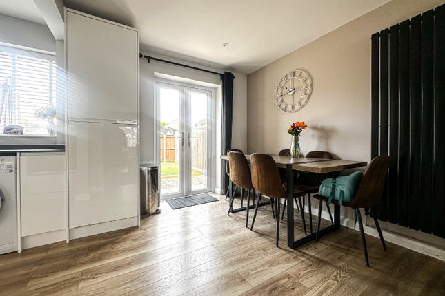 16 Greatwood Close, Bridgwater, Somerset photo 4