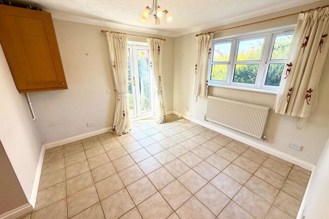 26 The Bramptons, Swindon photo 4