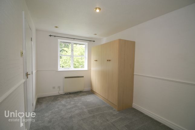 28, Greenfinch Court, Blackpool photo 4