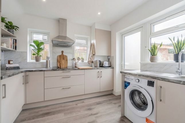 18, Beesfield Lane, Dartford photo 3