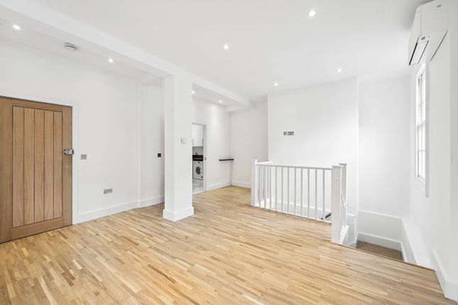 Flat for sale in Guildhouse Street, Westminster