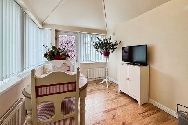 10, Clydesdale Drive, Bradford photo 5